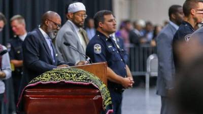 Diferentes personalidades se hicieron presente al funeral de Ali. Foto Agencia.