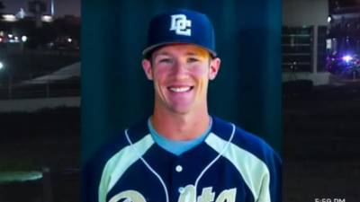 El joven de 20 años fue atacado cuando jugaba en un parque en la noche.