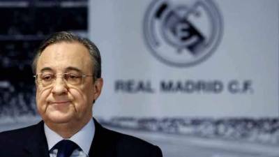 Florentino Pérez, presidente del Real Madrid, ha decidido comenzar una limpieza en el club merengue y ya puso manos a las obras al separar a Julen Lopetegui del banquillo tras la goleada de 5-1 que les recetó Barcelona. FOTO AFP.