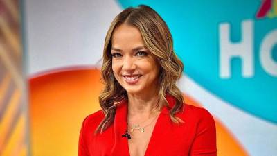 En 2012, Adamari López se unió al equipo del programa matutino de noticias y variedades de Telemundo, actualmente bajo el nombre de “Hoy Día”.