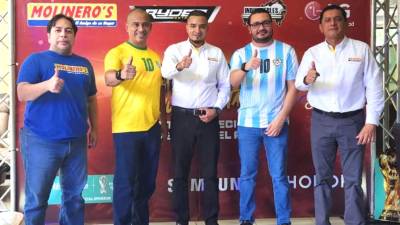 Los colaboradores de Molineros Comercial están listos para atender a los clientes con los mejores precios de la temporada.