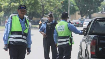 Tránsito ha destacado operativos permanentes en varios puntos estratégicos de la ciudad. Foto: Cristina Santos.
