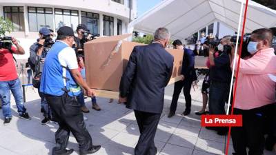 Los restos de los tres hondureños fueron entregados a sus familiares en la sede de la Cancillería hondureña, en Tegucigalpa.