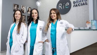El nuevo Centro DentoFacial Ríe es dirigido por tres grandes y muy reconocidas doctoras: Gabriela Cole, Mabis Pérez y Josselyn Moya.