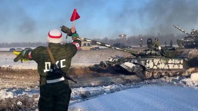 El Kremlin confirmó que inició la retirada de algunas tropas rusas de la frontera con Ucrania.