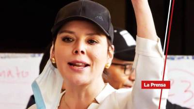 Luego de estar ausente en varias sesiones del Congreso Nacional por problemas de salud, la diputada Beatriz Valle reapareció ayer en el Hemiciclo Legislativo.