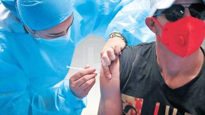 La población debe seguir con medidas de bioseguridad.