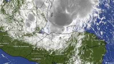 El huracán Lisa tocará tierra en Belice.