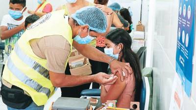 De 650,000 sampedranos a vacunar, solo un 65% tiene dos dosis y un 87% la primera dosis. Salud llama a mantener las medidas de bioseguridad durante la feria.