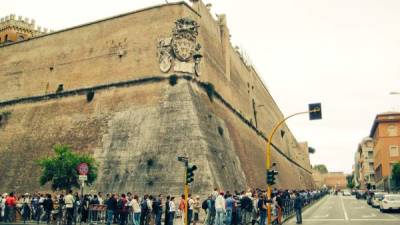 Una de las imágenes en la cuenta de Trump muestra los muros del Vaticano.
