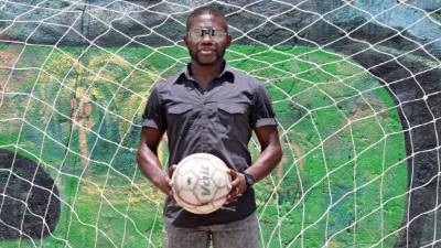 Milton Núñez cuenta con 46 años de edad y juega en el Victoria de la segunda división.