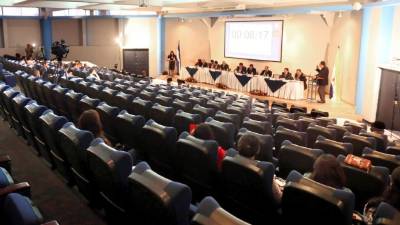 Poco público ha asistido a las audiencias públicas en la Unah. Foto: Andro Rodríguez.