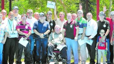 Los invitados compartieron con gran emoción el día del veterano de la Fuerza Aérea.