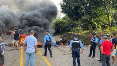 Las casetas están siendo reinstaladas en Caracol, Potrerillos, Cortés.