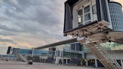 El Aeropuerto Internacional de Palmerola cuenta con once mangas, de las cuales cuatro son remotas.