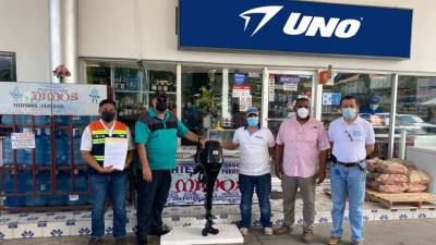 Grupo Terra, a través del Cohep, donó cuatro motores de lancha a la Alcaldía Municipal de Guanaja. UNO Honduras donará el combustible para estas lanchas.