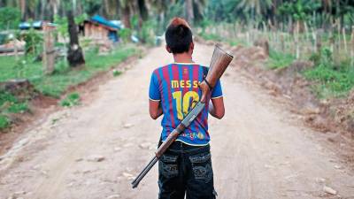 Invasiones de tierras en el Bajo Aguán son una constante. Algunas personas que invadieron los terrenos están armadas.