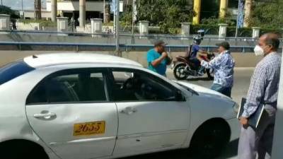 VIDEO: Taxistas pelean pasajeros y se van a los puñetazos