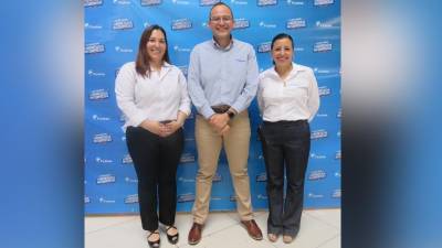 Larissa Vargas, Leonel Rivas y Alejandra Claros, ejecutivos de Banco Ficohsa en el lanzamiento de esta novedosa promoción.