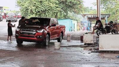 Pese a que ayer volvieron a protestar los lavadores de carros, el alcalde Contreras dijo que las multas van.