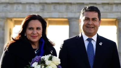 En la imagen, Ana García Carías junto a Juan Orlando Hernández, su esposo y expresidente de Honduras.