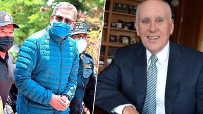 ¡Todos de pie!<b>Juez Castel</b>: Tengo esta carta del gobierno que me deja perplejo. ¿Estados Unidos está pidiendo un aplazamiento? <b>Fiscal federal adjunto Tarlow</b>: Estamos de acuerdo con la defensa en que es apropiado.