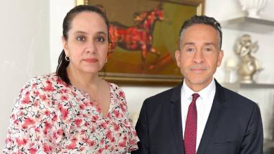 Ana García de Hernández y Raymond Colón.