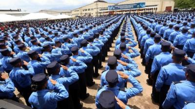 Los agentes se graduaron ayer en actos encabezados por las autoridades.