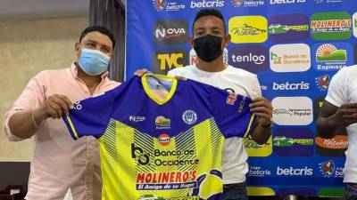 Allan Banegas fue presentado como nuevo jugador del Victoria.