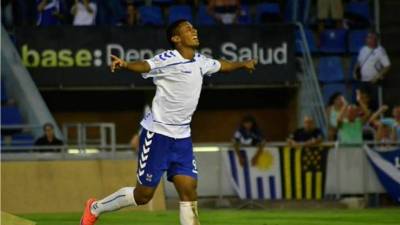 Lozano celebrando su tanto. Foto tomada Depor press.