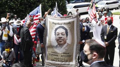 Su muerte se produjo en medio de la ola de protestas en EE.UU. por el asesinato de otro hombre de raza negra, George Floyd.