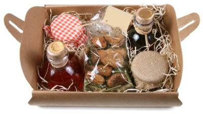 Envíe los regalos de comida no perecedera en contenedores herméticos.