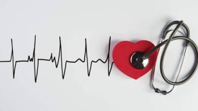 Una hipertensión mal controlada causa enfermedades cardiovasculares.