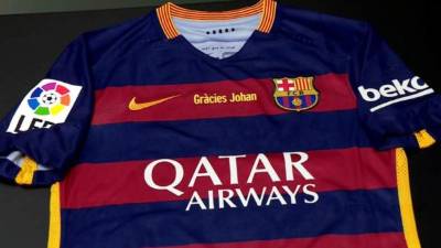 Una camiseta en la que destaca por encima de todo el lema 'Gràcies Johan' en el pecho.