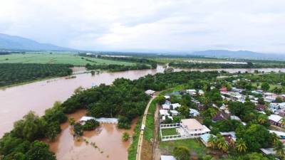 En la imagen, el río Ulúa desbordado en San Manuel, Cortés.