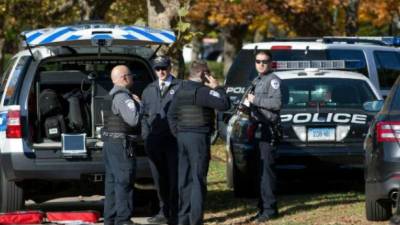 La policía de Carolina del Norte busca a dos sospechosos.