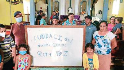 Decenas de personas de San José de Oriente esperaban tener casa de nuevo.