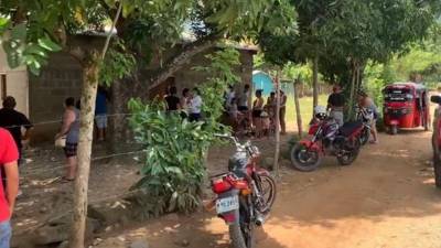 El hombre murió en la escena del crimen, mientras que la mujer fue trasladada a un centro asistencial.