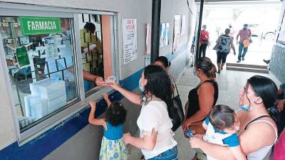 Pacientes piden a las autoridades que abastezcan de medicinas.