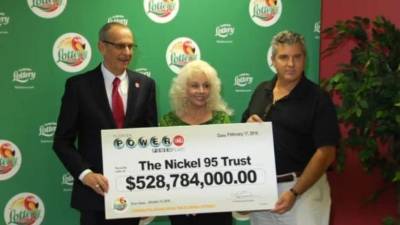 La afortunada pareja se ganó más de 500 millones de dólares.