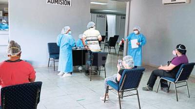 Pacientes en un centro de atención de la capital de la república, que registra cero casos hospitalizados esta semana.