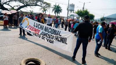 Fiscales hondureños protestas exigiendo aumento salarial.