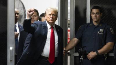 Trump a su llegada al tribunal de Nueva York para escuchar los alegatos finales.