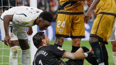 Vinicius una vez más protagoniza polémica en el fútbol de España y ahora fue durante el Real Madrid vs Rayo Vallecano que finalizó empatado sin goles.