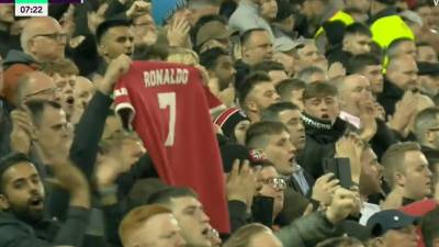 La afición del Liverpool le rindió homenaje a CR7.