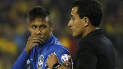 Neymar decidió salir de Chile y dejar la concentración de Brasil.