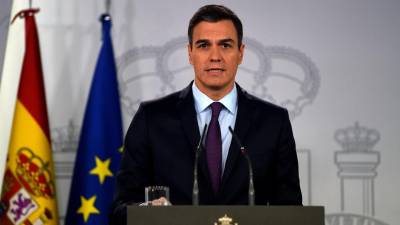 El Gobierno de Pedro Sánchez suaviza las leyes de migración para los sin papeles en España ante la escasez de mano de obra.