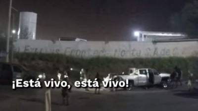 Un video divulgado por El Universal muestra a un militar 'rematar' a un delincuente herido en México./Twitter.