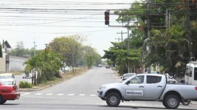 En la 33 calle, la intersección del Infop, las luces del semáforo no se aprecian bien. Foto: Franklyn Muñoz.