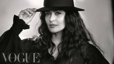 Salma Hayek está entre las 15 mujeres del especial 'Fuerzas por el cambio' editado por Meghan Markle para la revista Vogue.